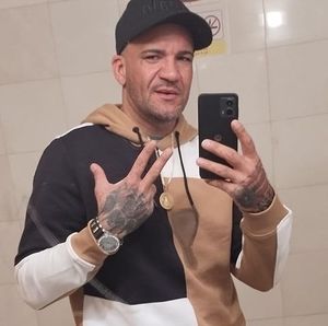 Meet your Posher, Yadiel